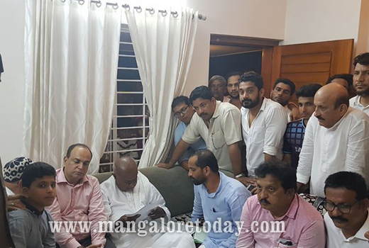 National President of JD(S) and former prime minister H D Deve Gowda has on January 21, Sunday  visited the residences of Deepak Rao of Katipalla and Abdul Basheer of Akashbhavan